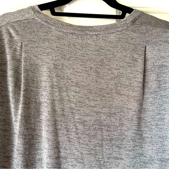 Vince metallic silver grey short sleeve t-shirt, small/medium - Picture 4 of 5